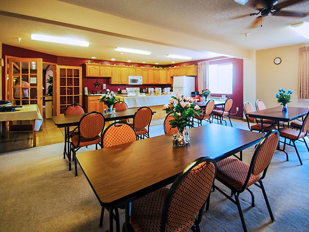 Urbana Inn & Suites - photo 18