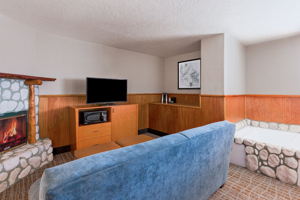 Holiday Inn Resort The Lodge At Big Bear Lake an IHG Hotel - photo 5