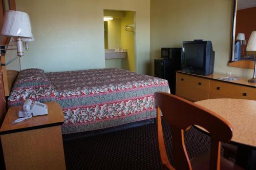 Delux Inn Tulsa - photo 5