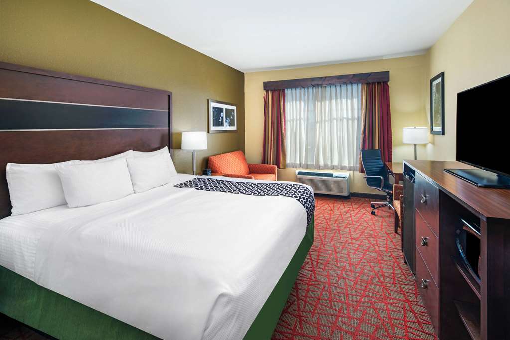 La Quinta Inn & Suites by Wyndham Oxford Anniston - photo 15