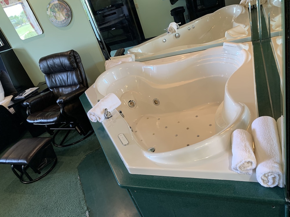 Designer Inn & Suites - photo 12