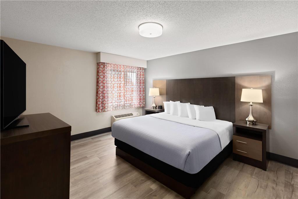 La Quinta Inn & Suites by Wyndham Goodlettsville Nashville - photo 34