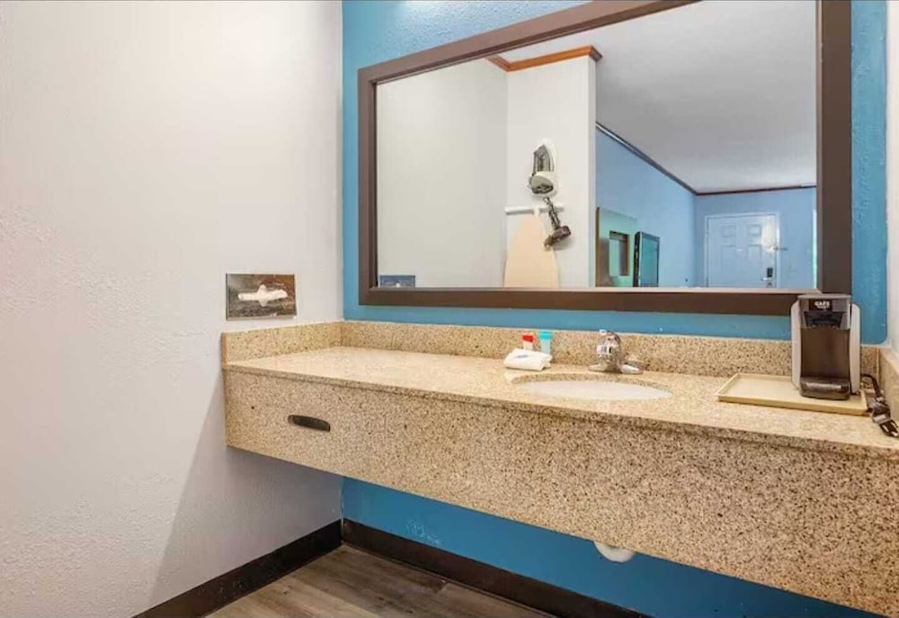 Days Inn by Wyndham Foley - photo 12