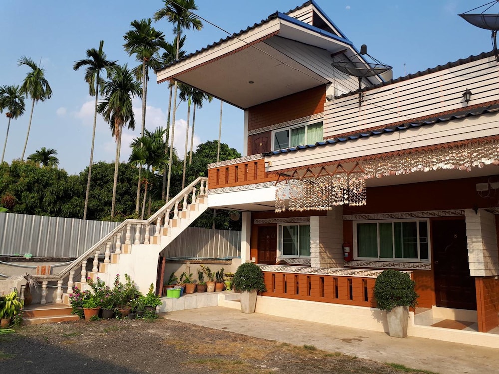 Chainam Resort — hotel in Chaloem Phra Kiat