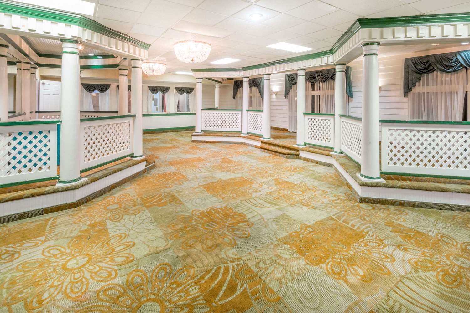 Ramada by Wyndham Roanoke - photo 6