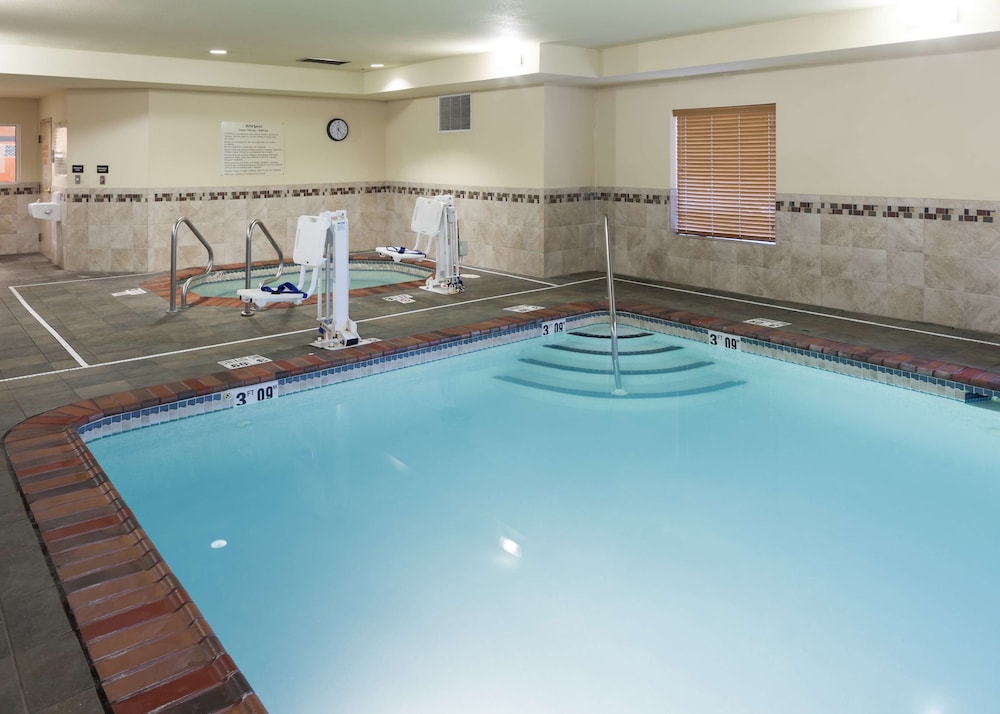 Hampton Inn & Suites Davenport - photo 27