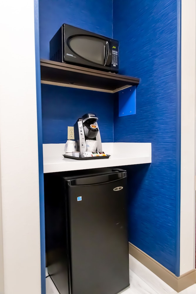 Holiday Inn Express Columbus Dublin by IHG - photo 21