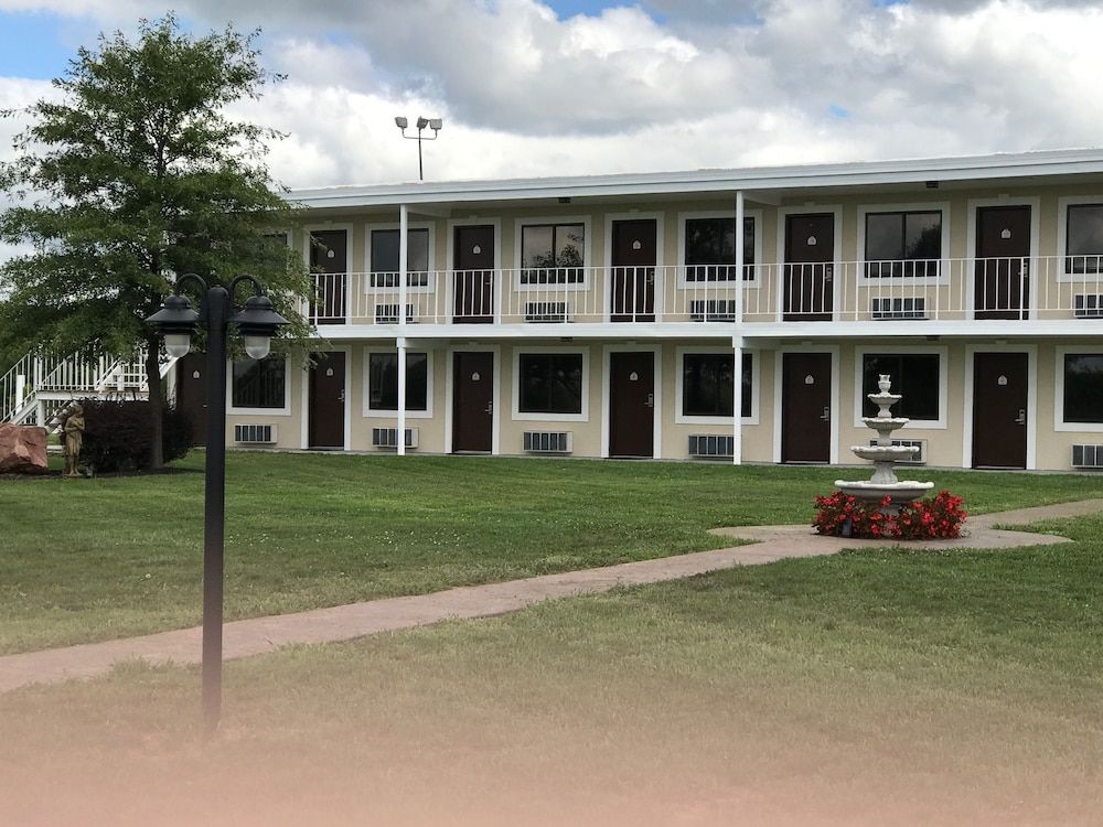 Garden Inn Truck Plaza — hotel in Mound