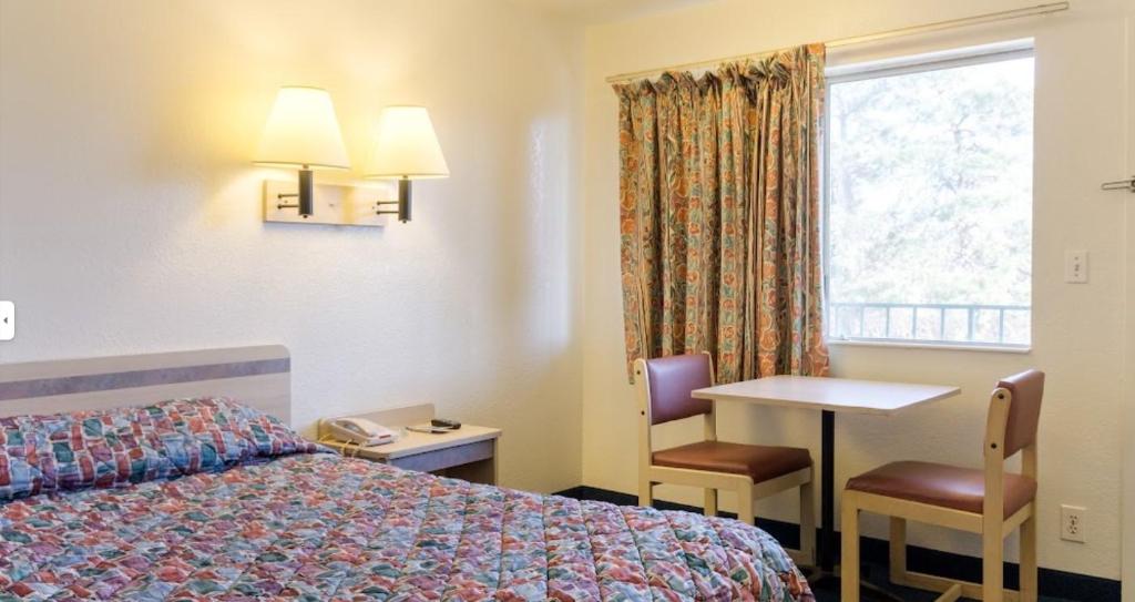Express Inn Near Columbus Airport - photo 12