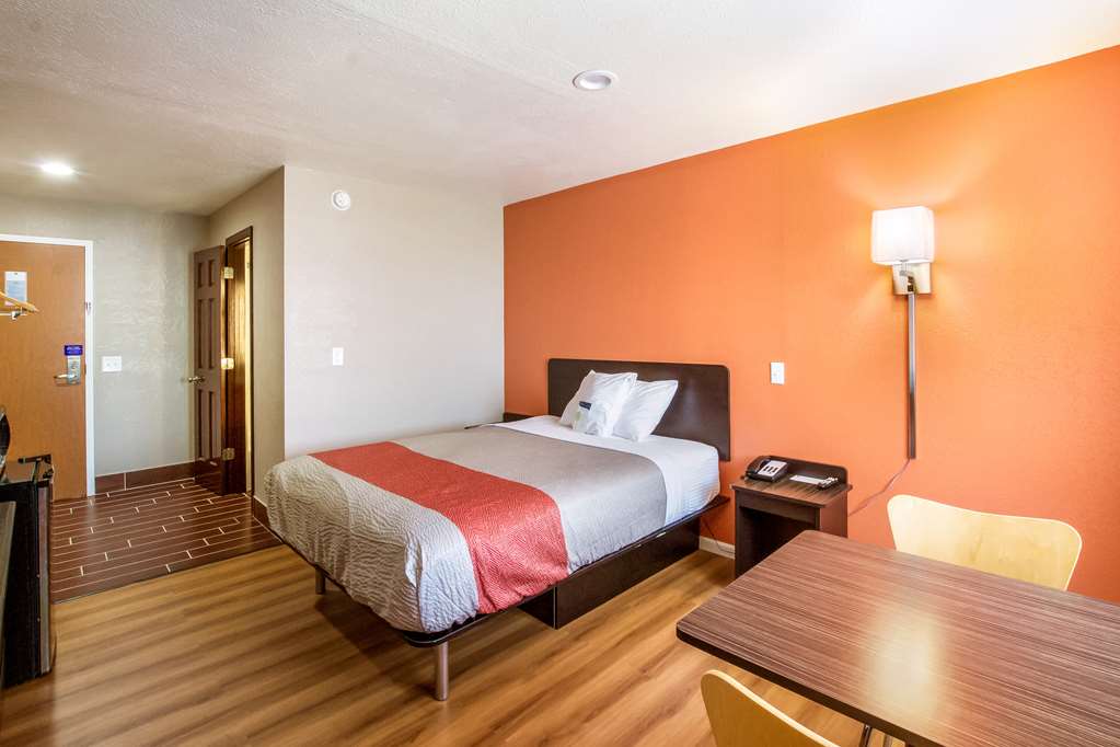Motel 6 Rossford OH - photo 10