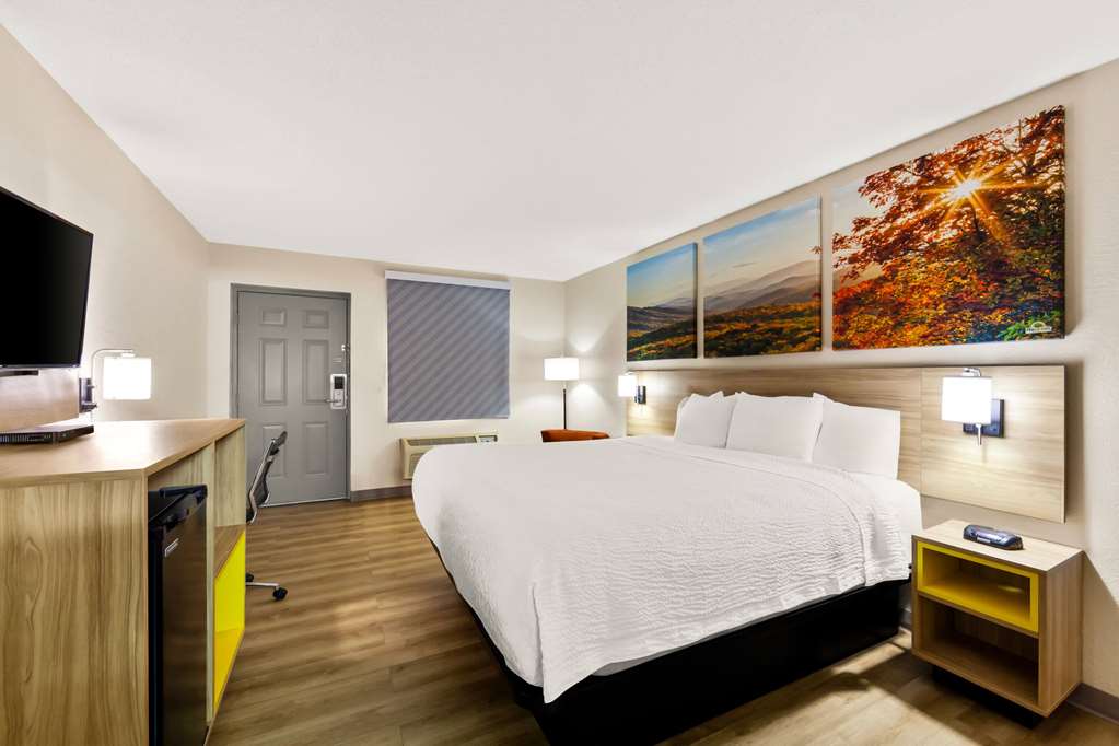 Days Inn by Wyndham Brownsville - photo 24