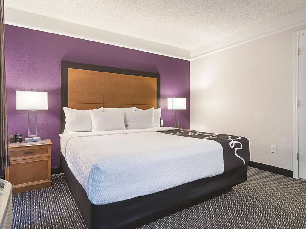 Howard Johnson by Wyndham Sacramento Downtown - photo 35