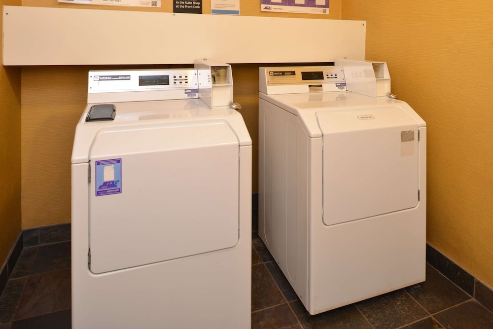 Hampton Inn & Suites Pueblo Southgate - photo 2