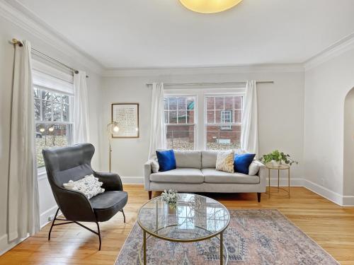 Entire Duplex 4br2ba Sleeps 8 Near Drake Uni — 4-Star Luxury Hotel in Des Moines, United States