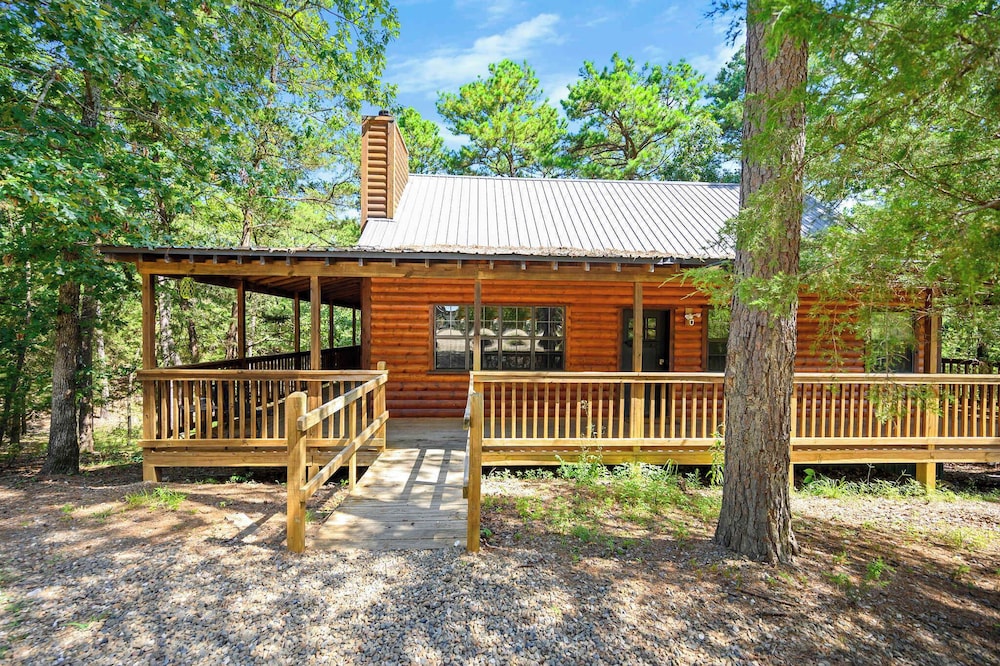 Kalo Cabin Secluded Stay — 5-Star Luxury Hotel in Broken Bow, United States