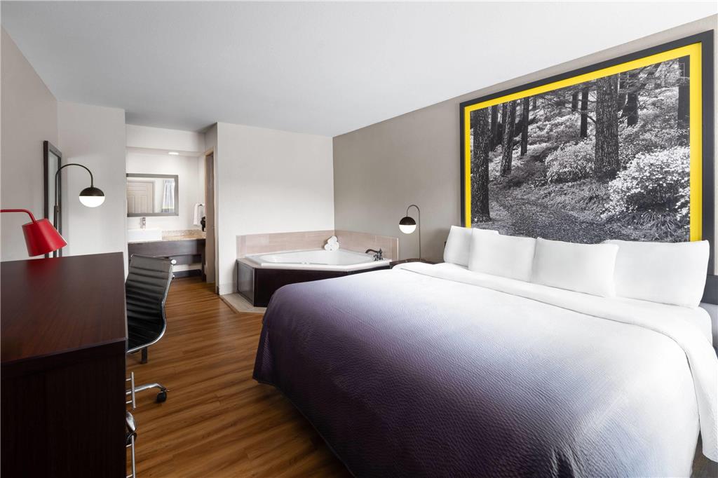 Super 8 by Wyndham Helen - photo 19