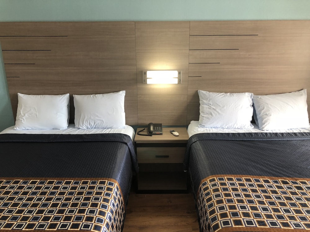 Luxury Inn & Suites - photo 7