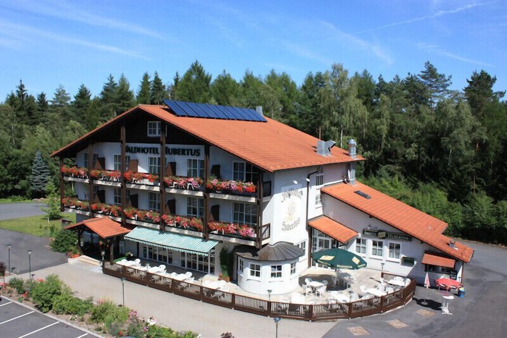 Waldhotel Hubertus - carbon neutral hotel in Eisfeld