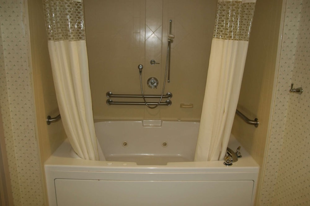 Hampton Inn Marietta - photo 15