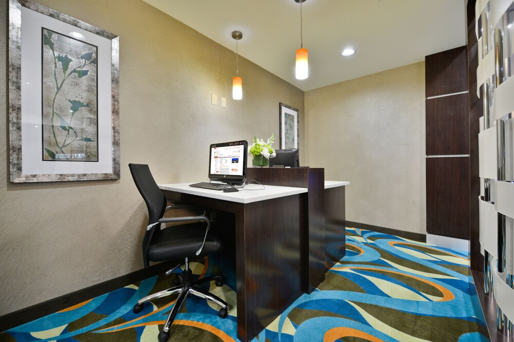Holiday Inn Express & Suites Forrest City by IHG - photo 23