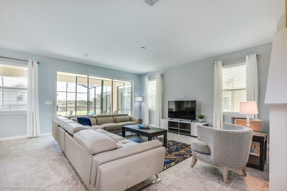 Beautiful 4 Bed With Pool & Spa - photo 16