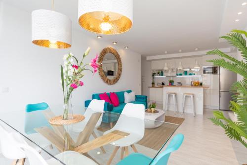 Stunning Spacious City Apartment with free parking — 4-Star Luxury Hotel in Malaga, Spain