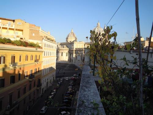 Casa Vacanze Scalone — 4-Star Luxury Hotel in Rome, Italy