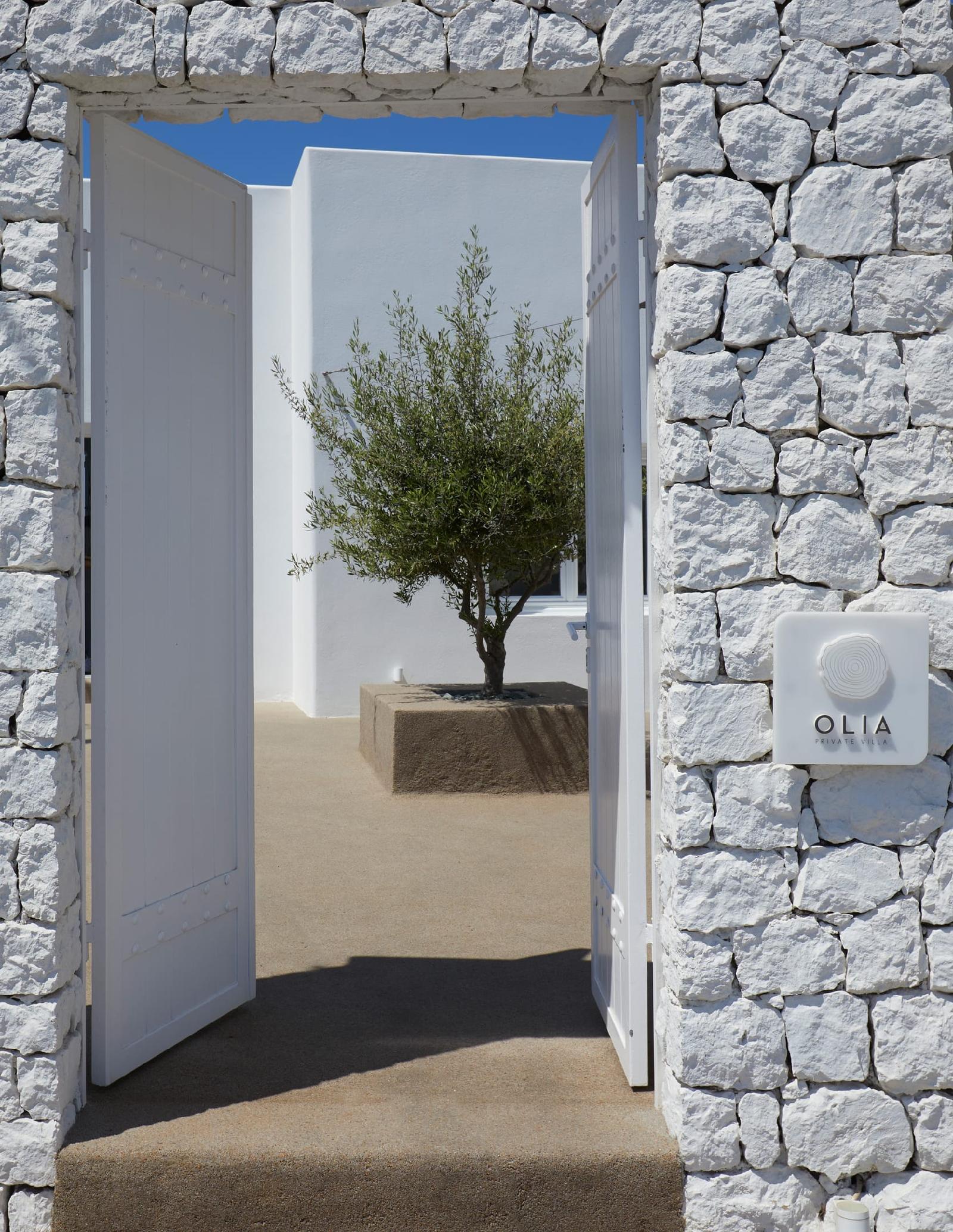 Olia Villa — 5-Star Luxury Hotel in Fira, Greece