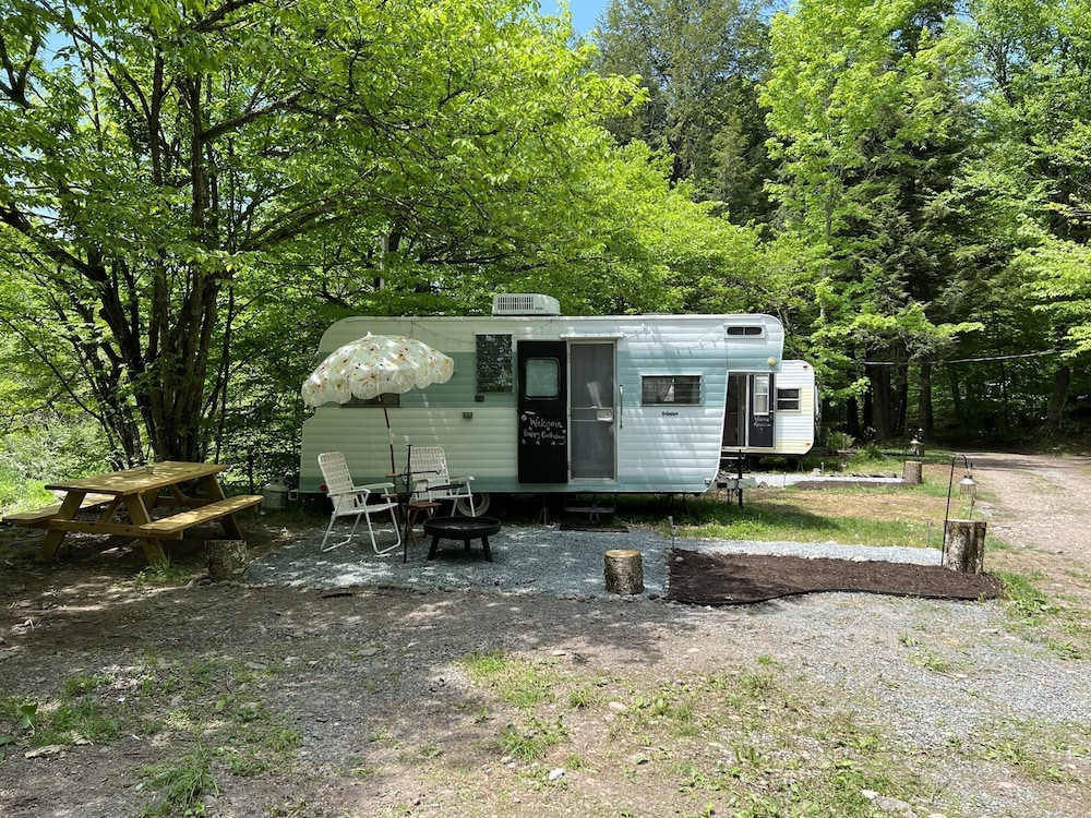 Boheme Retreats — hotel in Livingston Manor