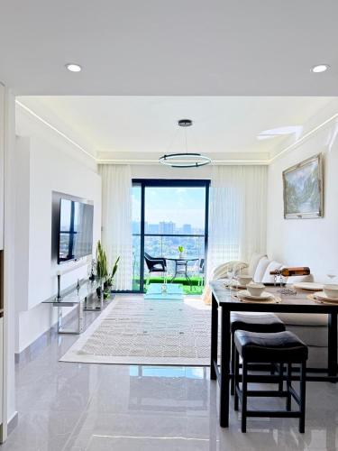 Mariahs lovely homes