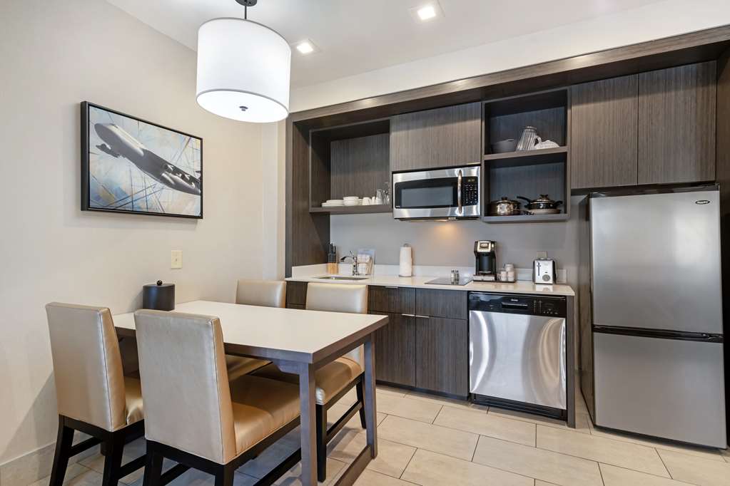 Best Western Plus Executive Residency Rigby's Water World Hotel - photo 13