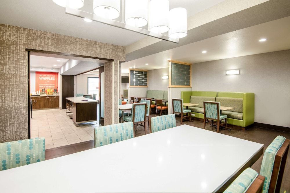 Hampton Inn & Suites Las Vegas Henderson - photo 35