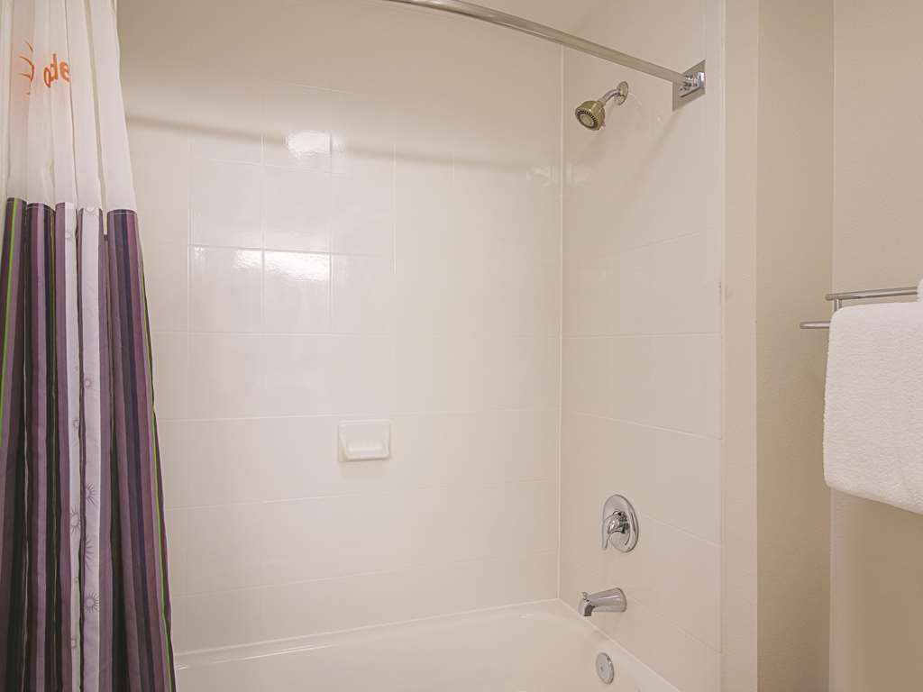 La Quinta Inn & Suites by Wyndham Austin Round Rock - photo 11