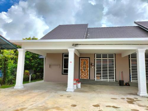 Wipah Guest House in Kampung Lundang Kota Bharu — 4-Star Luxury Hotel in Kota Bharu, Malaysia