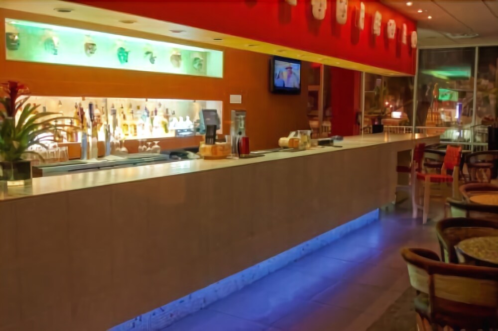 El Tropicano Riverwalk Hotel - photo 21