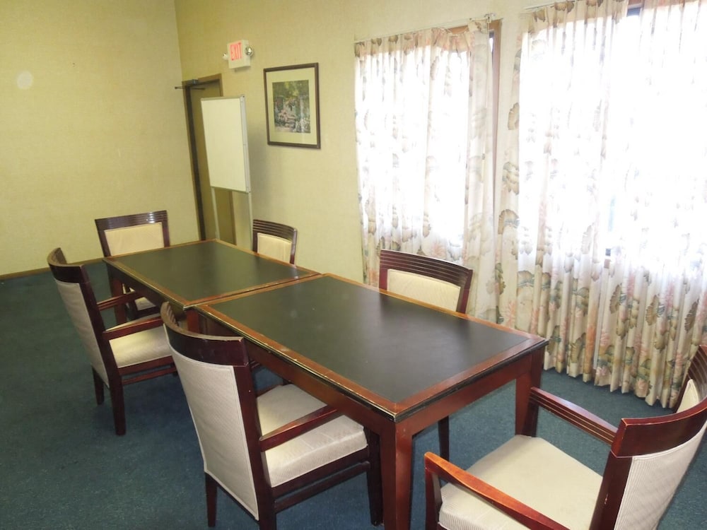 Xenia Country Inn - photo 19