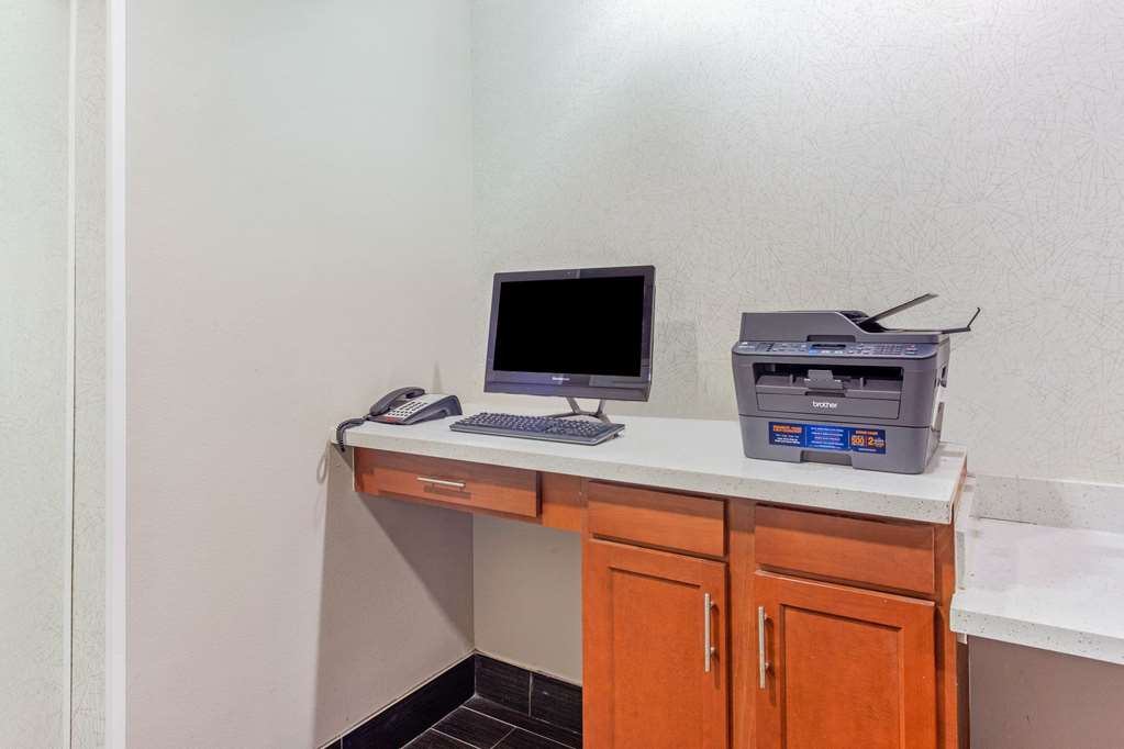 La Quinta Inn & Suites by Wyndham Luling - photo 30