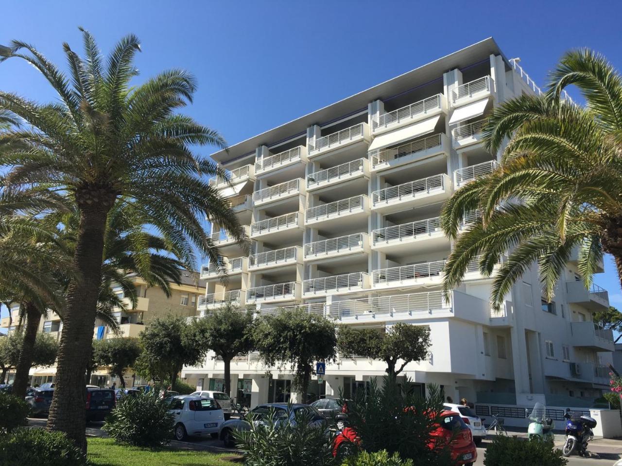 FRONTE MARE CENTRALE Riviera Palace Giulianova Apartment affitti solo da Sabato a Sabato — 4-Star Luxury Hotel in Giulianova, Italy