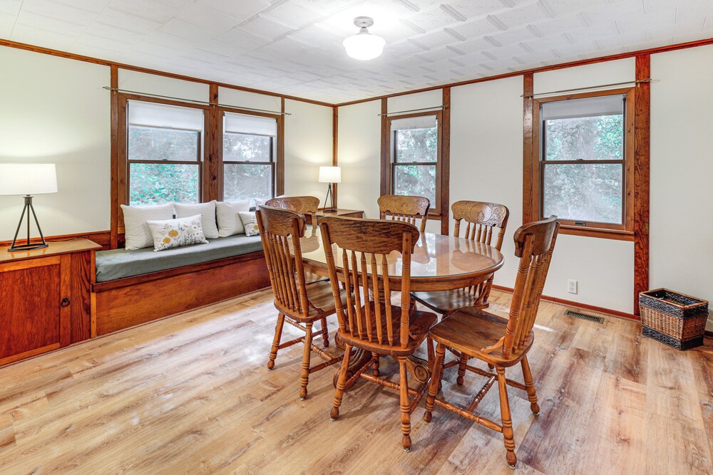 Secluded Crown Point Haven Near Golfing & Parks — hotel in Crown Point