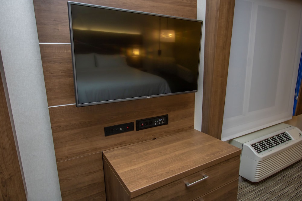 Holiday Inn Express Hotel & Suites Roseville Galleria Area by IHG - photo 31
