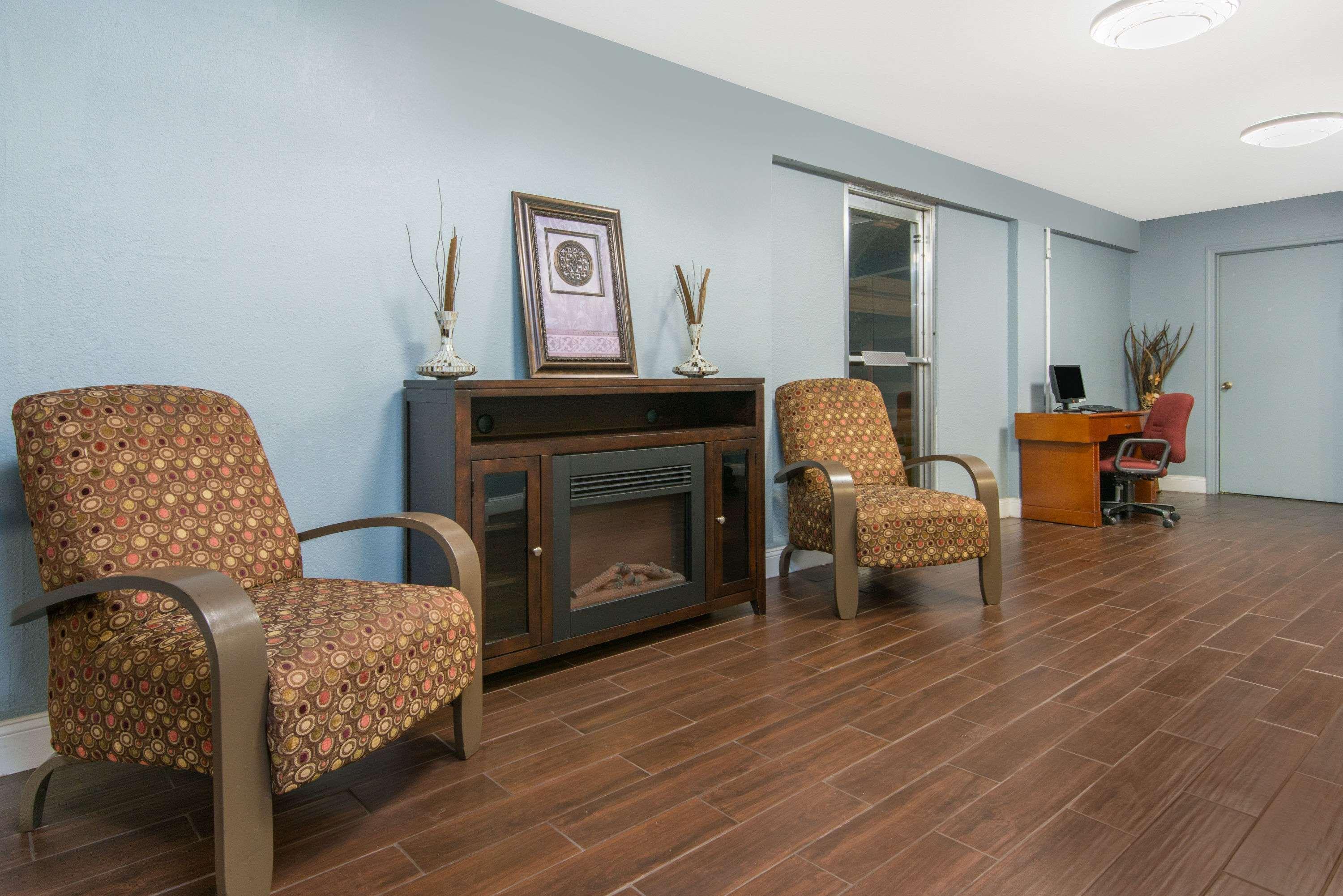 Days Inn and Suites by Wyndham Wichita East - photo 20