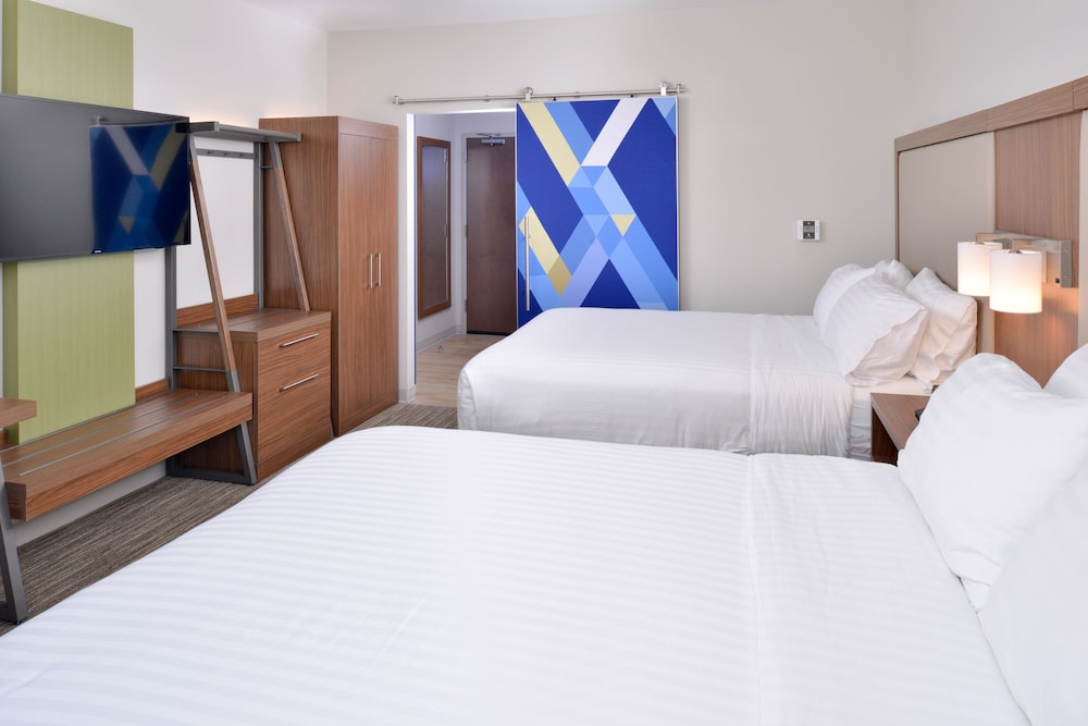 Holiday Inn Express & Suites Madison by IHG - photo 4