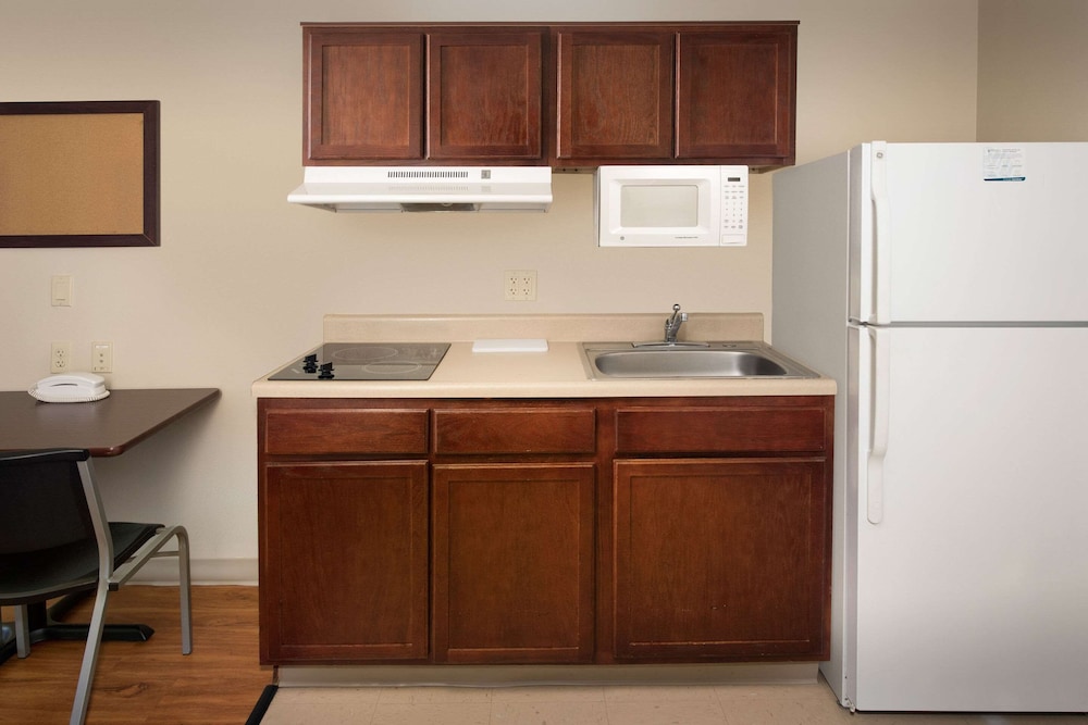 WoodSpring Suites Topeka - photo 7