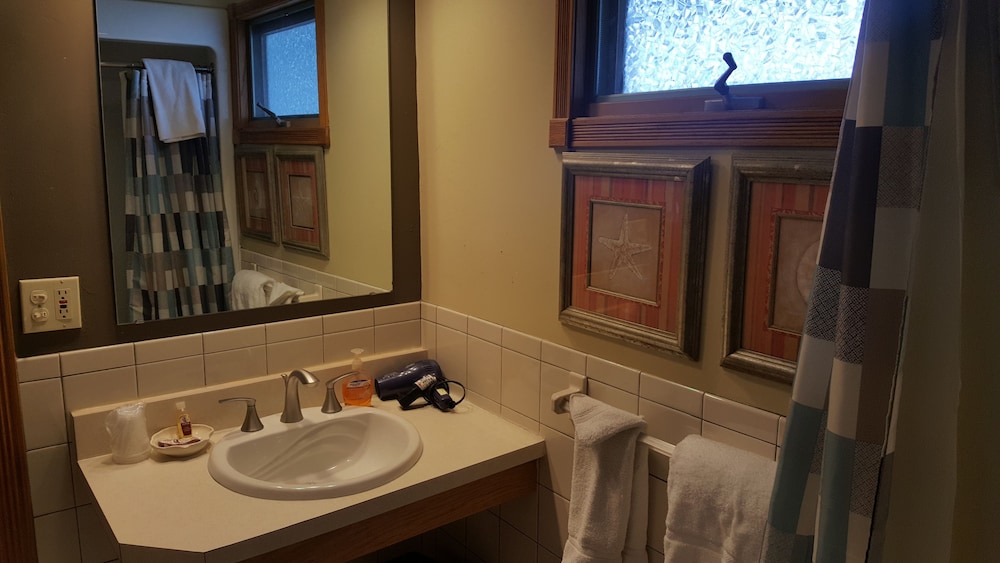 Snug Harbor Inn - photo 106