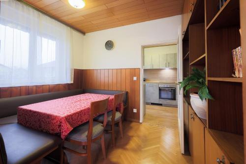 Papas Apartment — 4-Star Luxury Hotel in Lesce, Slovenia