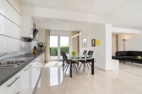 Spacious modern One bedroom Apartment with Garden & SeaView — 4-Star Luxury Hotel in Rab, Croatia
