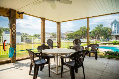 Mermaid Manor by Oak Island Accommodations - photo 20