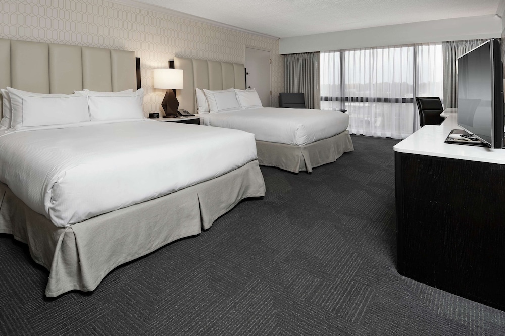 Hilton Greenville - photo 5