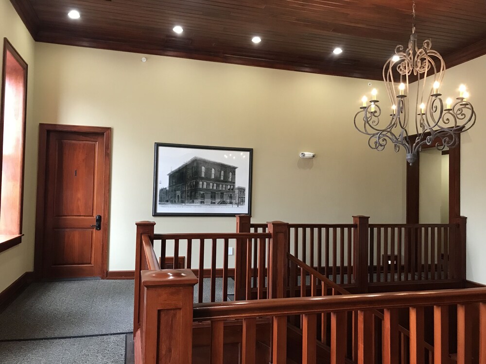 The Eldridge Hotel - photo 18