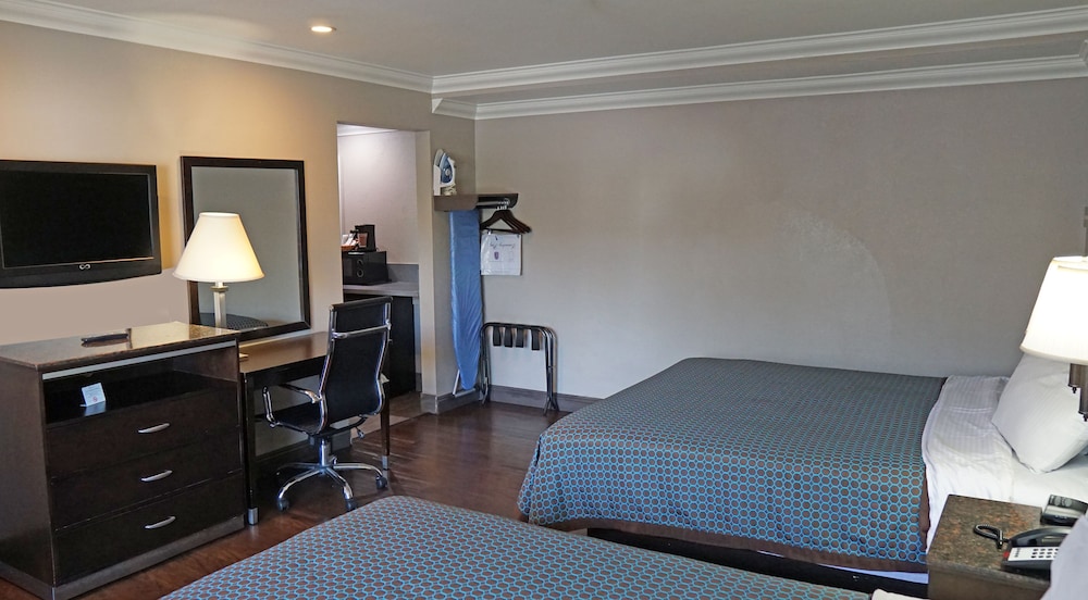 Hawthorne Plaza Inn - photo 12